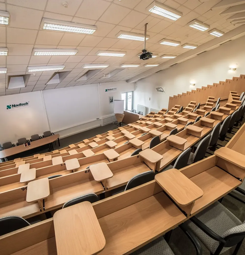 Veľká konferenčná sála s amfiteátrovým usporiadaním v Hoteli TeleDom Košice – kapacita 150 osôb